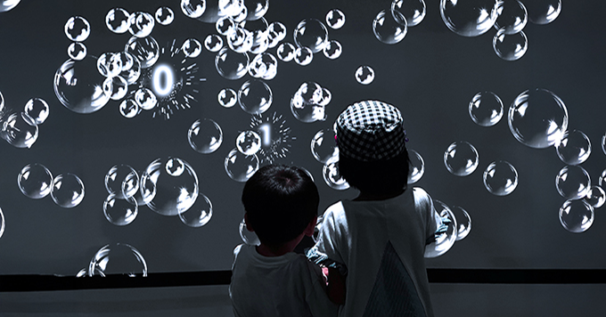 大阪・関西万博に量子暗号通信の体験コンテンツが出現。東芝デザイン部門も制作協力しました。期間中に万博に行かれる方は是非！