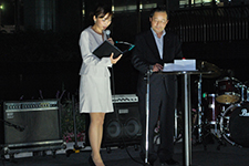 [Image] Mr. Sanehira, General Manager of Corporate Environment Management Division pressed the light-down button