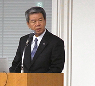 [Image] Hisao Tanaka, President and CEO of Toshiba Corporation, giving a speech at CDP2014 reporting event in Japan