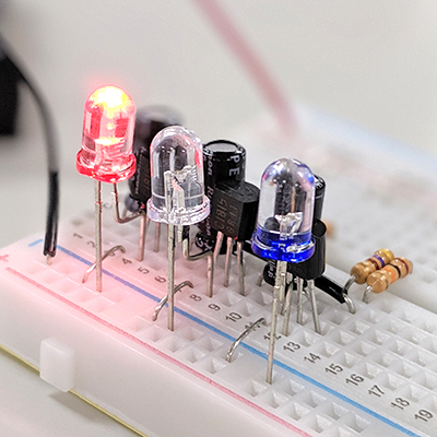 『電気を操る不思議な素材』授業実施レポートの様子