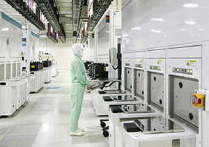 The clean room in Phase 1 of Fab5, Yokkaichi Operations