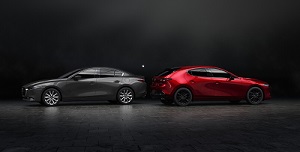 MAZDA3 sedan(left) MAZDA3 fastback(right)