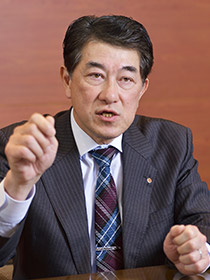 村井 裕一氏