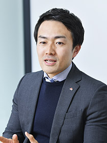 井口 智史氏