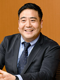 吉岡 寿朗氏
