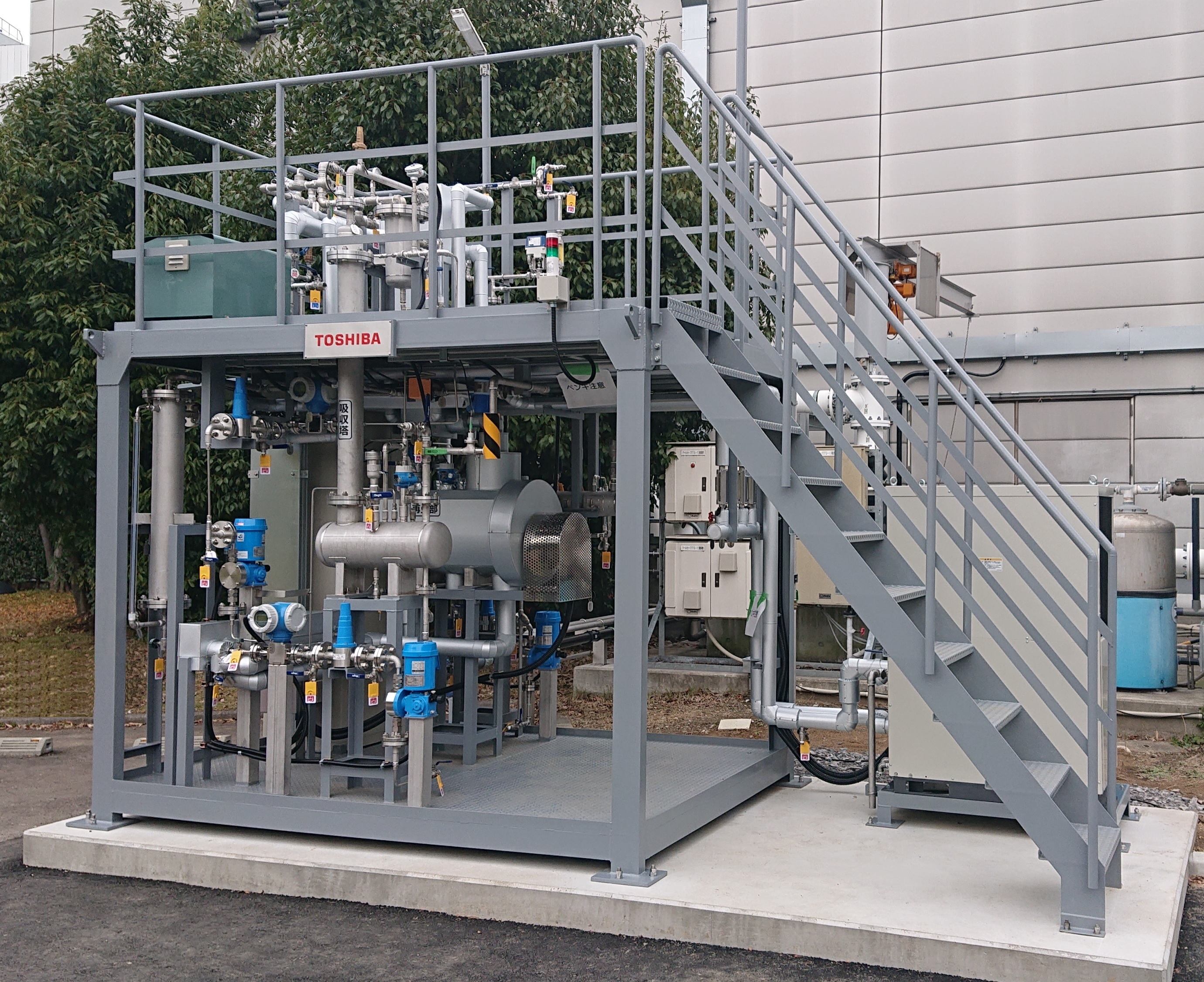 Photo of a CO2 capture test plant