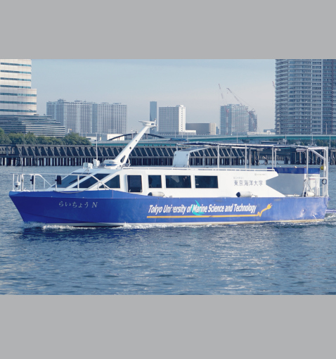 30kWの移動型水素燃料電池システムを搭載した船