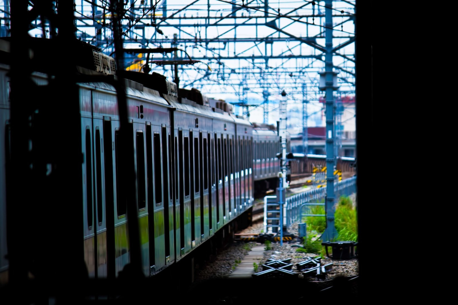 Running railroad vehicle