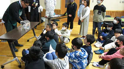 image: Visiting and holding environmental education programs for children at elementary schools by Japan Semiconductor Corporation’s Iwate Operations
