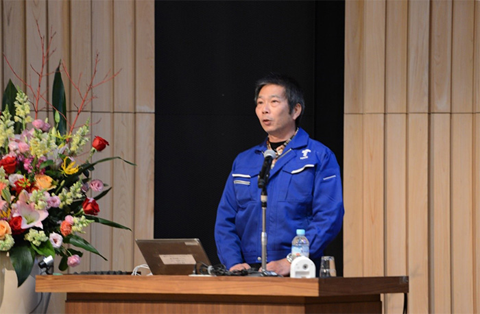 [イメージ] 講演する東海大学海洋科学博物館・自然史博物館 学芸員 伊藤 芳秀 氏