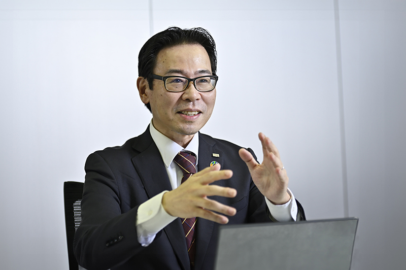 東芝エレベータ株式会社 執行役員常務 CX推進部 ゼネラルマネジャー　浅見 郁夫