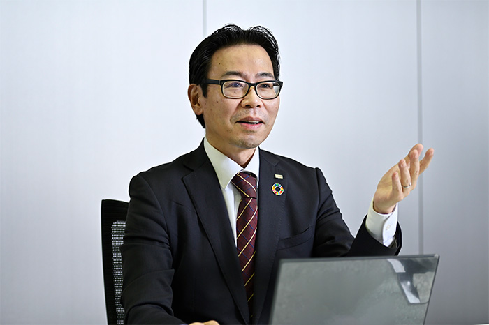 東芝エレベータ株式会社　執行役員常務 CX推進部 ゼネラルマネジャー　浅見 郁夫