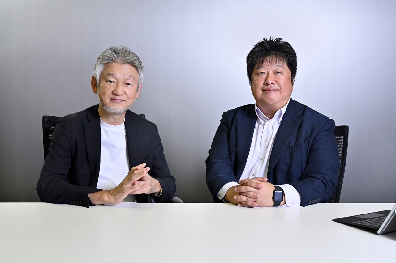 右：日本マイクロソフト株式会社 執行役員 常務 クラウド&AIソリューション事業本部長 岡嵜 禎氏　左：DiGiTAL CONVENTiONアドバイザー　福本 勲