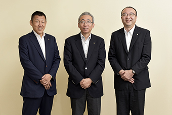山根 康裕氏（左）、森下 留寿氏（中）、中島 和也氏（右）