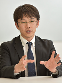 コーポレート統括本部 経営管理本部 グループ事業管理部 グループ管理１グループリーダー  福井 靖彦 氏