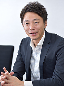 センター統括本部 企画室長 佐藤 友哉 氏