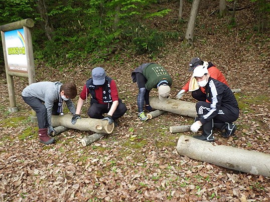 春の活動 簡易ベンチ製作・設置　Spring Activity -Making and setting of wood benches-