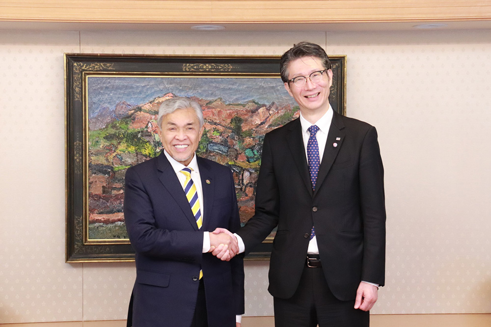 マレーシア アフマド・ザヒド・ハミディ副首相（左）と当社取締役社長 島田 太郎（右）