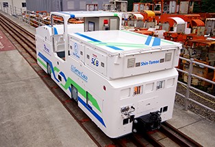 新トモエ電機工業株式会社様　バッテリー機関車の写真