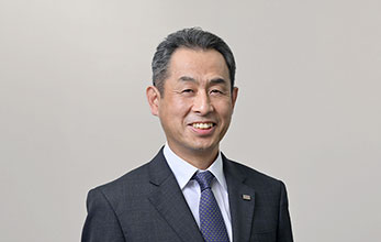 上席常務執行役員　牛島　知巳