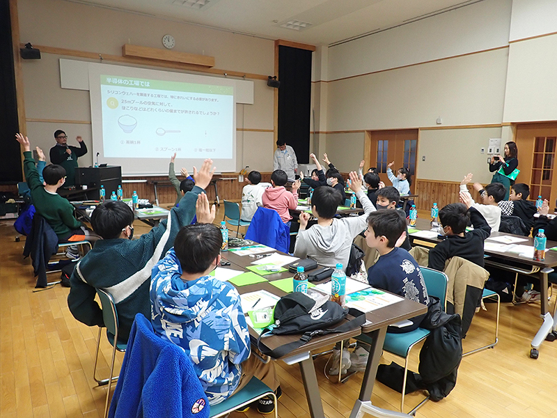 ［イメージ］電気をあやつるふしぎな素材！？