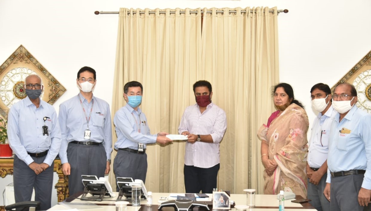 Mr. Hiroshi Kaneta, Chairman &amp; Managing Director, TTDI handed over the Rs. 20 lakh checkque to Hon`ble Minister in Telangana Government, Mr. K. T. Ramarao