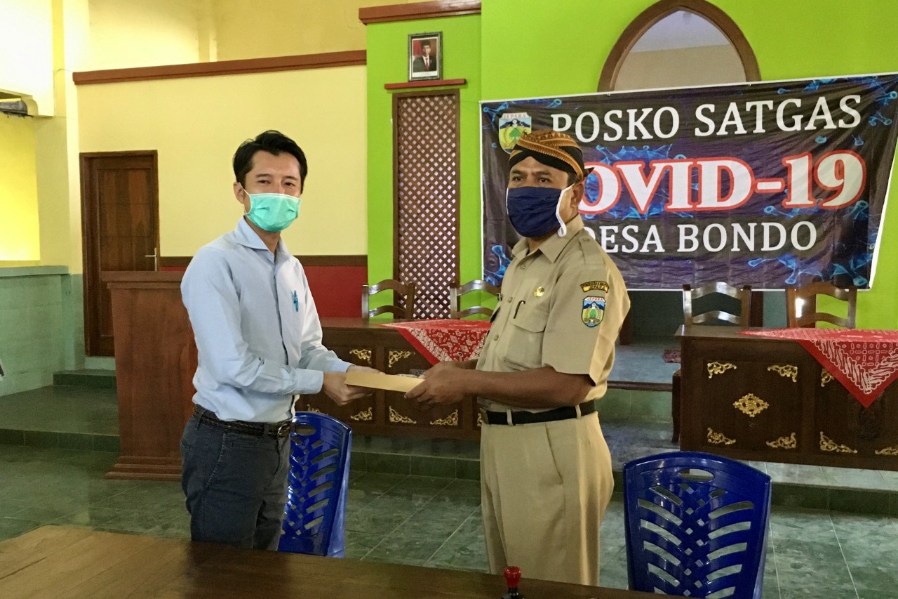 PT. Toshiba Asia Pacific Indonesia extended aid to 12 villages in Tanjung Jati and Cirebon