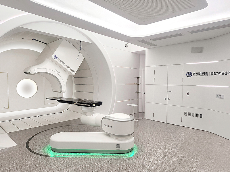 Rotating gantry treatment room