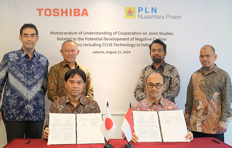 Photo at the time of signing the MOU
