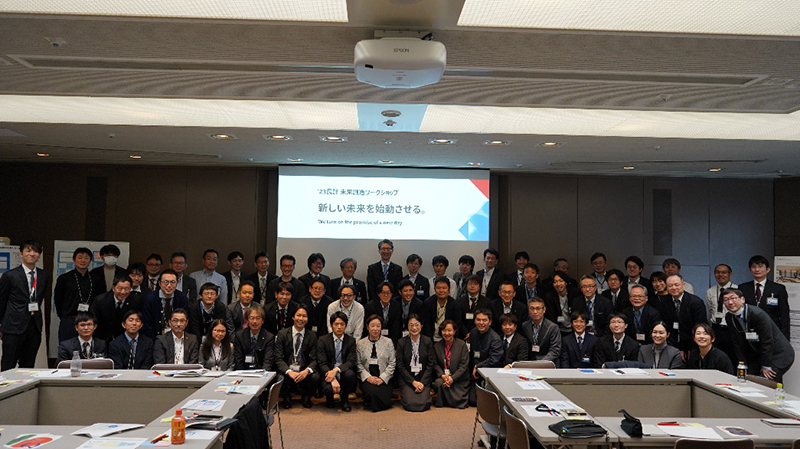 The Future Creation Workshop, a discussion between President Shimada and young and mid-career employees