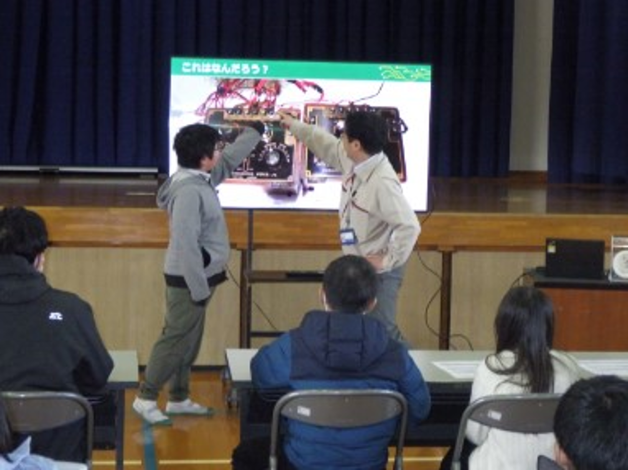An instructor answering students’ questions