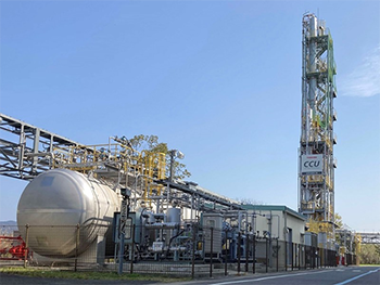 Photo of the CO2 capture plant at Saga City’s incineration plant